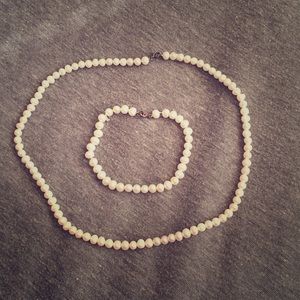 Pearl necklace and matching bracelet